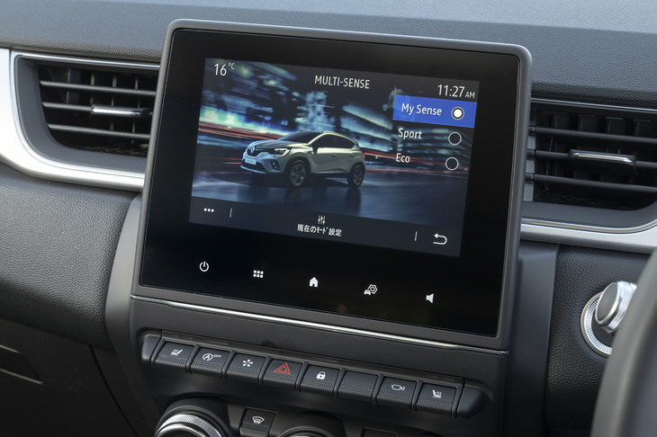7インチサイズのタッチ式モニターをセンターコンソールに配置。運転モードやインテリア照明などをカスタマイズできる「ルノー・マルチセンス」の設定がこのモニターを通じて行える。