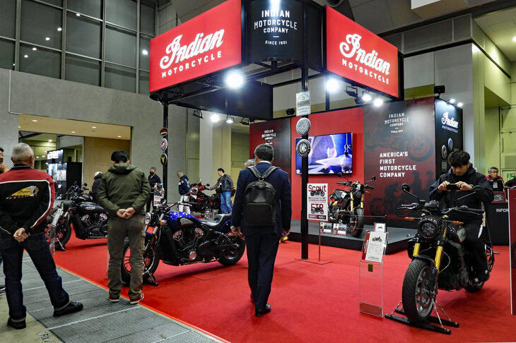 「東京モーターサイクルショー2024」の会場より、インディアンのブースの様子。