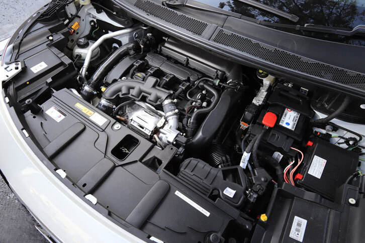 エンジンは1.6リッターガソリンターボと2リッターディーゼルターボの2種類。「アリュール」に搭載されるガソリンエンジンは、最高出力165ps、最大トルク240Nmを発生する。