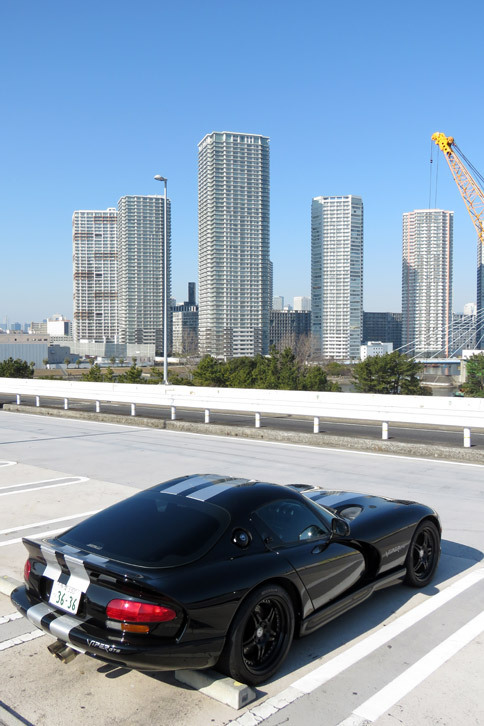 1月22日の東京はご覧の通りの快晴だった。こういう日でないと乗ってはいけないクルマですね。「バイパー」は。