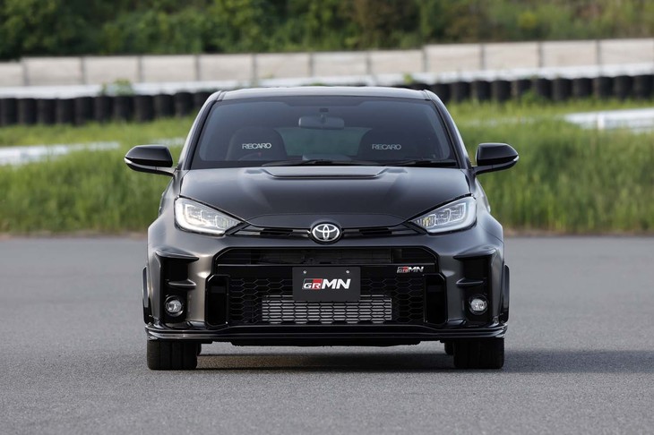 2022年の夏には、トヨタから高性能ハッチバック「GRMNヤリス」も発売される。500台限定の販売台数に対して、およそ1万件もの購入希望があったという。