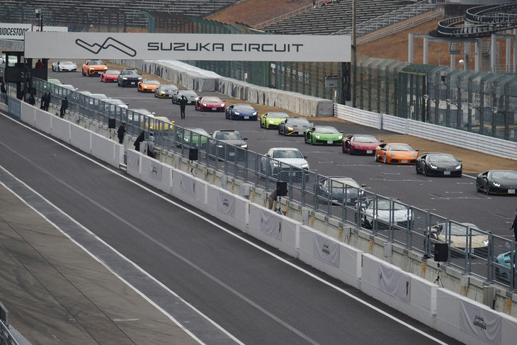 ギネス世界記録にチャレンジする「60th Anniversaryパレードラン」の様子。