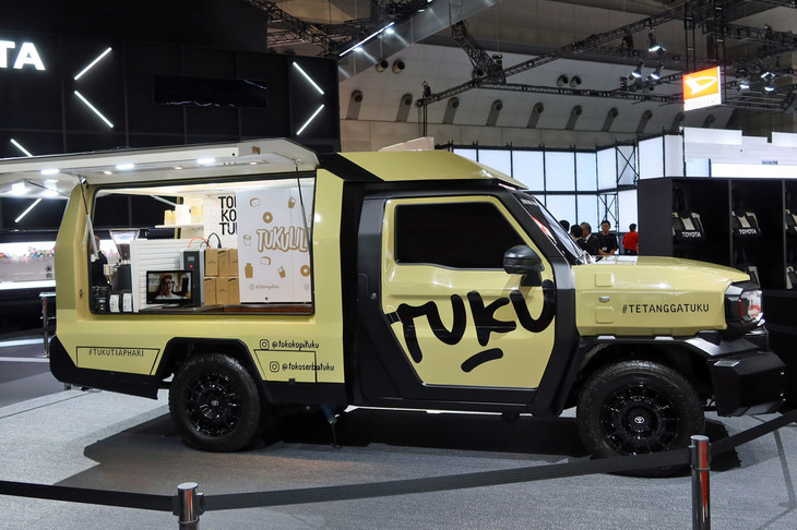 トヨタIMV 0（モビリティーカフェへのカスタマイズ例）