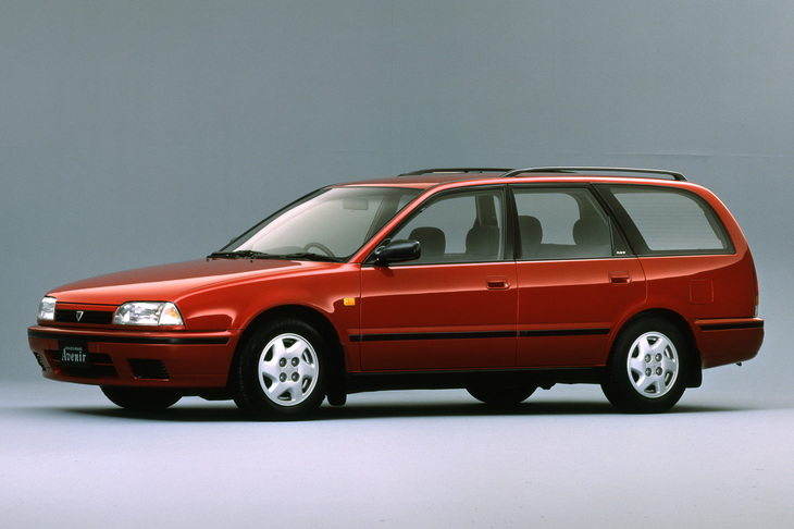 日産アベニール
	1990年に発売されたステーションワゴン／バン専用モデル。海外には「プリメーラワゴン」として輸出も行われた。「ブルーバードワゴン」と「スカイラインワゴン」を統合したモデルという位置づけだった。