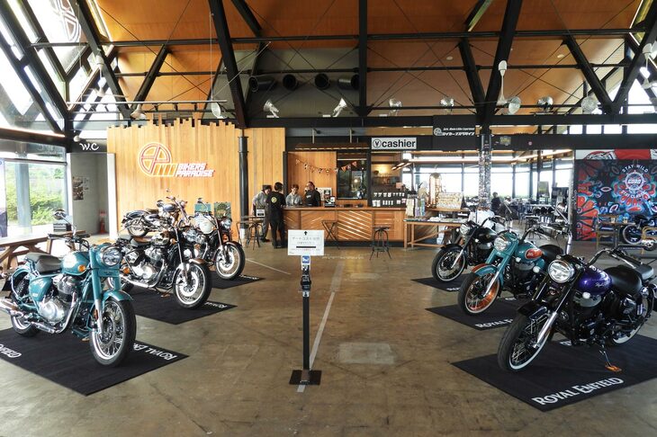 館内では「クラシック650」に「ゴアン クラシック350」と、日本に導入されたばかりの最新モデルがお出迎え。