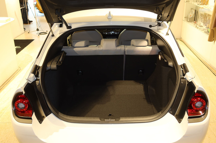 ミツオカM55ファーストエディションe：HEV LX（ラゲッジルーム）