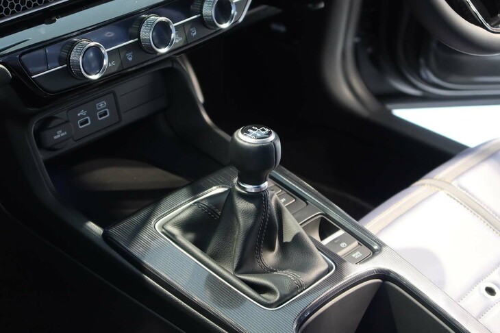 ミツオカM55コンセプト（シフトノブ周辺）