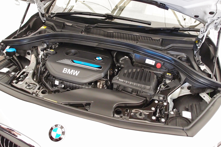 フロントに搭載される、1.5リッター直3ターボエンジン。