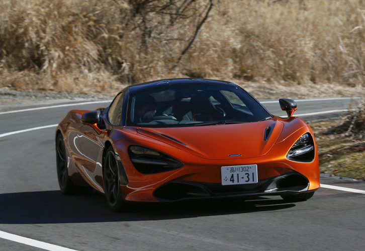 「720S」では、「モノケージII」と名付けられたセル状のカーボンシャシーを採用。ゆとりある車内スペースを確保しつつ、車体の軽量化を実現した。