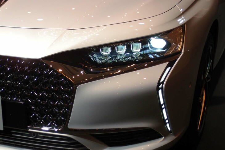 DS 9オペラE-TENSE（ヘッドランプ）