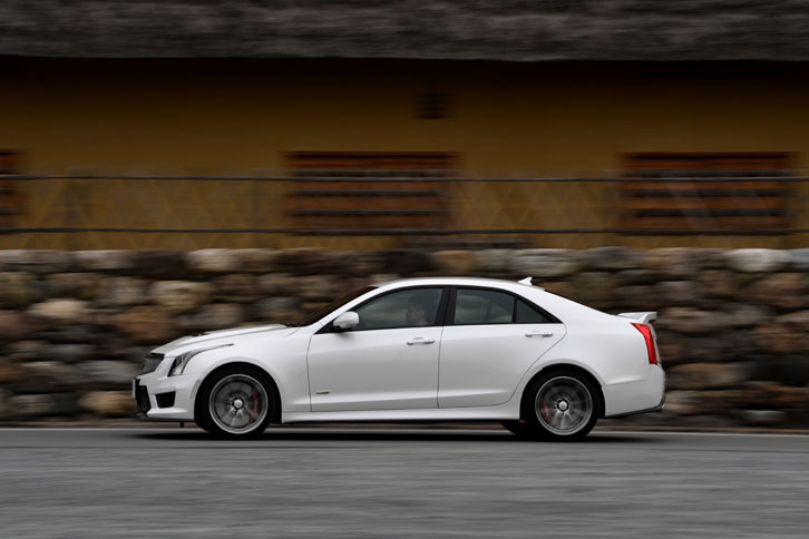 シャシーに超高張力鋼板やアルミニウムを採用。軽量化に寄与するとともに、ノーマルの「ATSセダン」から、ボディー剛性が20％以上強化されている。