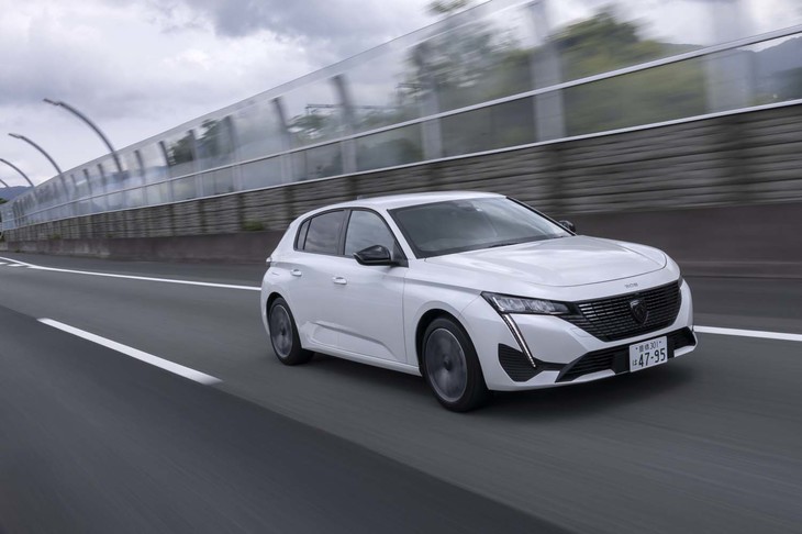 前編に続いて「プジョー308」と「フォルクスワーゲン・ゴルフ」の比較試乗記をお送りする。308の試乗車は1.2リッターターボエンジンを搭載したエントリーグレード「アリュール」。