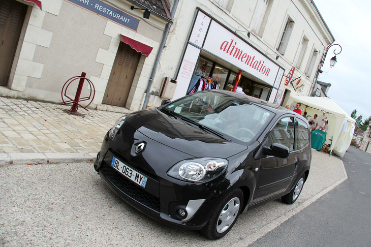 2011年、著者がフランスでレンタカーとして運転した2代目「トゥインゴ」。