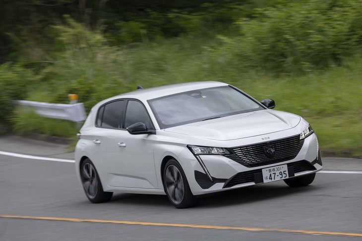 パワーユニットは1.2リッター直列3気筒ターボの「ピュアテック」エンジン。最高出力130PS、最大トルク230N・mを発生する。