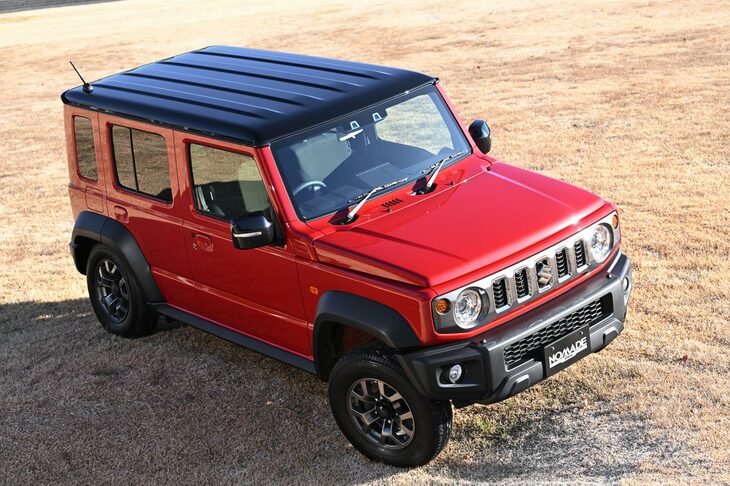 スズキ・ジムニー ノマド（車体色：シズリングレッドメタリック／ブラックルーフ）