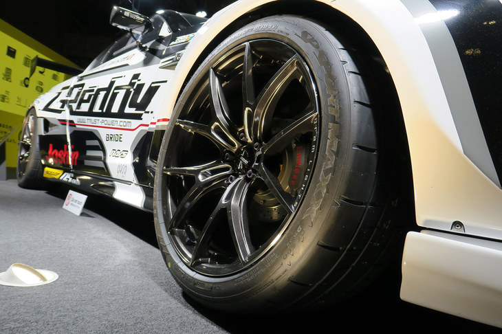 「ダンロップSP SPORT MAXX GT600」を装着した「TRUST GReddy 35RX SPEC-D」。