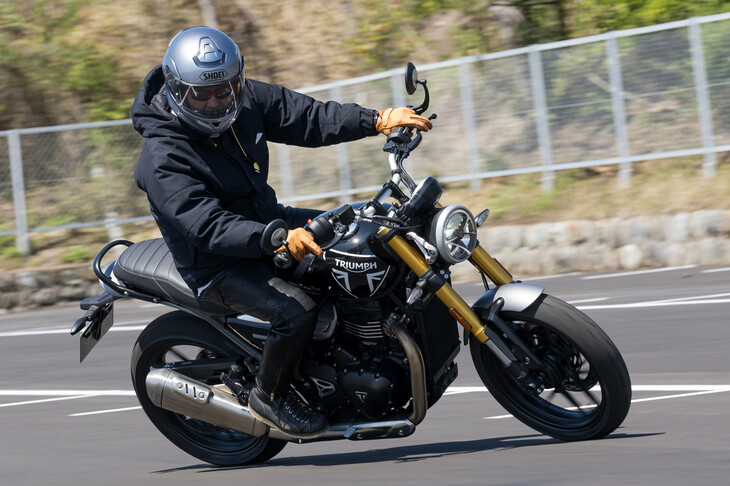 トライアンフ・スピード400