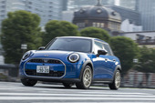 フルモデルチェンジで全方位に進化した人気のコンパクトカー「MINIクーパー5ドア」の魅力に迫る。