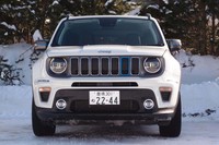 ジープブランドでは国内初のPHEVとなる「レネゲード4xe」は、2020年10月に上陸した。海外では「ラングラー」にもPHEV版がラインナップされている。