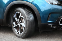 横浜ゴムがクロスオーバーSUV向けに開発した「ブルーアースXT AE61」。2020年2月に発売されたばかりの新製品だ。