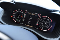 メーターパネルに表示された「ダイナミックドライブモード」の選択画面。「Terrain」「Individual」「GT」「Sport」「Sport＋」の計5種類のモードから走行シーンに合わせてプログラムを選択できる。