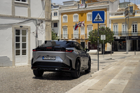 より洗練された乗り味と大きく改善されたユーザビリティーを手にした「レクサスRZ」。最新モデルの国内発売は2025年末から2026年頭と想定される。