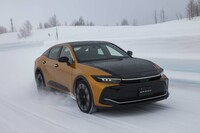 まずは「クロスオーバーRS」でハンドリングコースへ。FFベースには違いないが、クラウン クロスオーバーは全車が4WDだ。