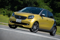 「BRABUSフォーフォー エクスクルーシブ」の車両本体価格は、「ルノー・トゥインゴGT」（6段DCT車）よりも73万円高い312万円。参考までに「スマート・フォーフォー ターボ」（最高出力90ps、最大トルク135Nm）の価格は239万円。