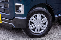 「アトレーRS」に標準で装備される12インチのフルカバー付きスチールホイール。試乗車は145/80R12サイズの「ヨコハマ・ジョブRY52」タイヤを組み合わせていた。