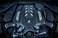 「M850i xDriveカブリオレ」に搭載される4.4リッターV8エンジンは、クーペ用と同じパワーユニット。1800rpmの低回転域から750Nmという豊かなトルクを発生させる。