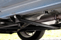 「クープ・デ・ザルプ」のキモは、床下に。車体のねじり剛性アップを狙って、×型に張られたクロスメンバーのほか、合計3本の補強バーが取り付けられる。