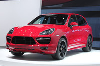 「ポルシェ・カイエンGTS」