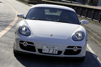 【テスト車ケイマンのオプション装備】

スポーツパッケージ：6MT+PASM＝33万5000円／バイキセノンヘッドライト＝16万5000円／レザースポーツシート＝6.0万円／ショートシフター＝9万5000円／ヒーテッドシート＝7.0万円／19インチ・カレラクラシックホイール＝52.0万円／グレーバンドフロントウインドウ＝1万5000円／ラゲッジパーティション＝4万5000円／スポーツクロノパッケージ＝13万5000円