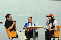 高橋国光氏（中央）、長谷見昌弘氏（左）を迎えての「トークショー」。「多摩テックがなくなるのは寂しいけれど、モンキーのイベントは今後も開催されるだろうから、そこでまた会いましょう」と口を揃えていた。