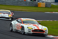 GT300クラスを制した、No.66 triple a Vantage GT2（吉本大樹／星野一樹組）。