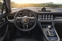 【パリモーターショー2016】ポルシェ、「パナメーラ4 E-ハイブリッド」の予約受注を開始の画像