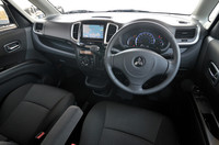 装着されるナビゲーションシステムはディーラーオプション。