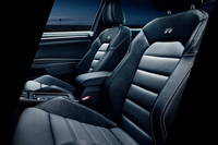 カーボン調のナパレザーシート。