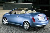 
	ボディサイズと2＋2のシートレイアウト、ルーフ機構、名前と、プジョー「206CC」によく似た「マイクラC+C」。パリサロンに出品されたコンセプトカーのトランク容量は、クーペ時300リッター、オープン時は200リッターと発表された。ちなみに、206CCはクーペ時410リッター。
	 