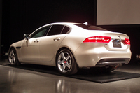 新型スポーツサルーン、ジャガーXEが日本上陸の画像