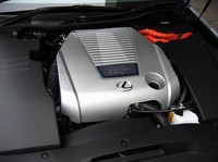 エンジンはカバーに覆われているが……。