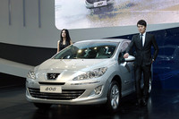 「プジョー308」をベースにした、中国専用のセダン「408」。