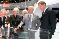 フェルディナント・ピエヒ氏（写真中央）
（写真＝アウディ）