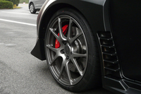 試乗車はコンチネンタルの「コンチフォースコンタクト」を装着していた。