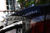 【スペック】LS600hL（4人乗り）：全長×全幅×全高＝5150×1875×1480mm／ホイールベース＝3090mm／車重＝2270kg／駆動方式＝4WD／5リッターV8DOHC32バルブ（394ps/6400rpm、53.0kgm/4000rpm）、交流同期電動機（224ps、30.6kgm）