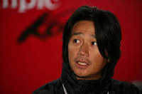 記者団にスーパーGT参戦計画を話す、KONDO RACINGの近藤真彦監督。GT500クラスに、フェアレディZでエントリーする。