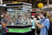 フィギュアにも熱い視線が。