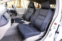 ハイブリッド車といえども、スポーティさを色濃く感じさせるのがホンダ車らしいところ。シートもスポーツイメージをフィードバックした形状となっている。