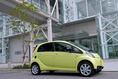 三菱i アイ 一部改良で燃費向上 ニュース Webcg