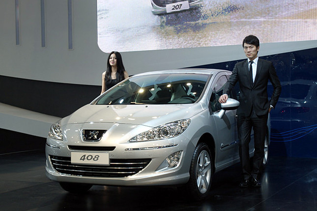 「プジョー308」をベースにした、中国専用のセダン「408」。